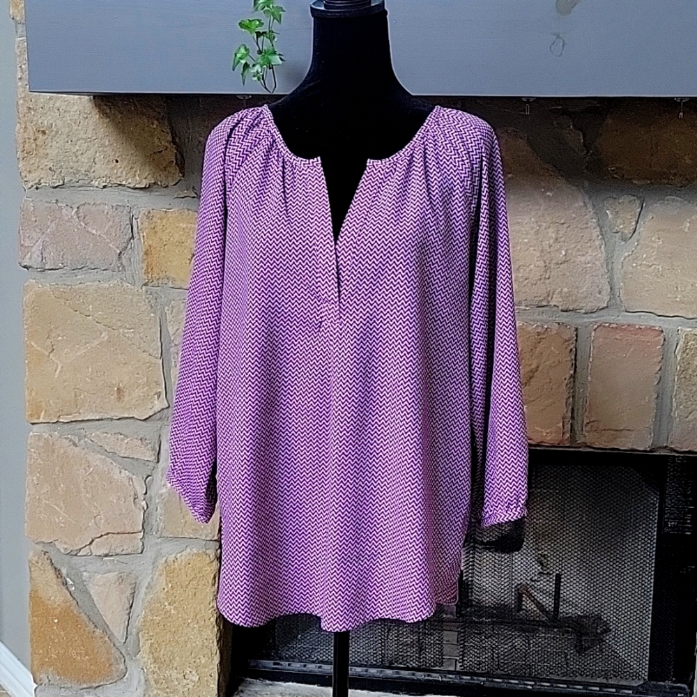 NY & Co 3/4 sleeve blouse purple & lavender zig-zag pattern, M